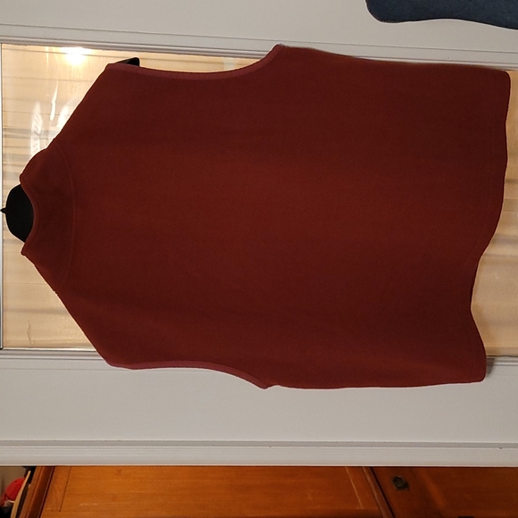 Disney men's XL dusky red fleece vest - Picture 7 of 7